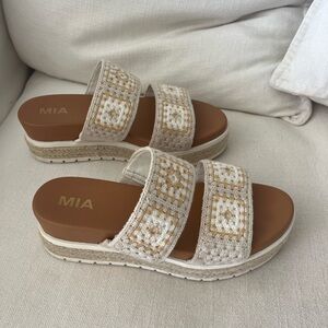 ❌SOLD❌MIA Woven Tan and Cream Slide Sandals